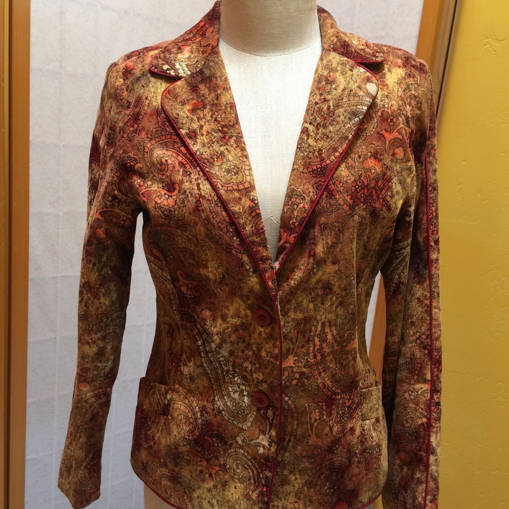Awesome retro corduroy jacket with piping.